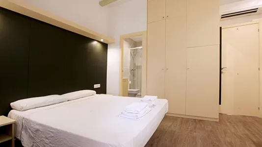 Rooms in Barcelona Ciutat Vella - photo 6