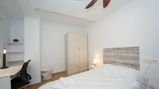 Rooms in Granada - photo 2