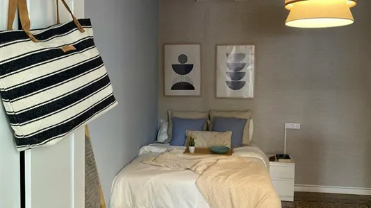 Rooms in Barcelona Ciutat Vella - photo 7