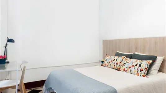 Rooms in Barcelona Ciutat Vella - photo 10