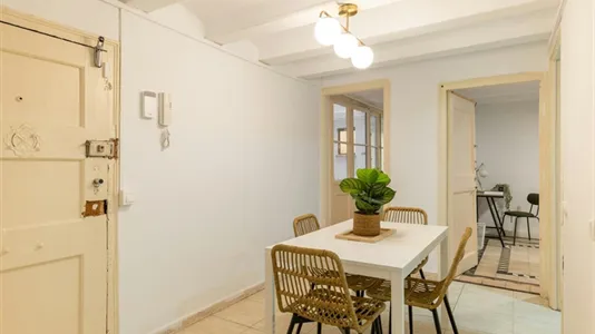 Rooms in Barcelona Ciutat Vella - photo 9