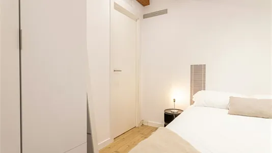 Rooms in Barcelona Sants-Montjuïc - photo 3