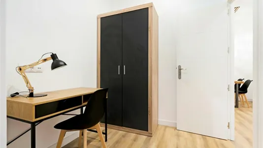 Rooms in Barcelona Eixample - photo 5