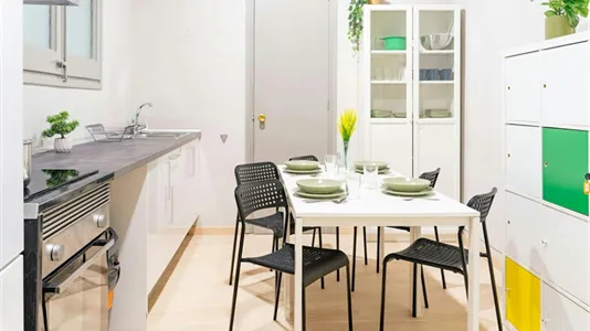 Rooms in Barcelona Ciutat Vella - photo 5