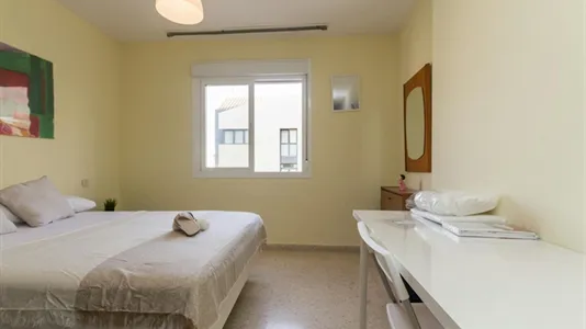 Rooms in Málaga - photo 4