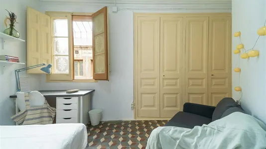 Rooms in Barcelona Ciutat Vella - photo 4