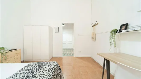 Rooms in Barcelona Ciutat Vella - photo 5