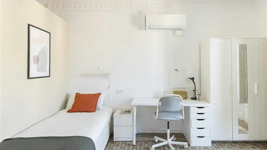 Rooms in Barcelona Eixample - photo 2