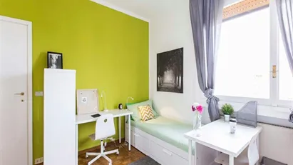 Room for rent in Milano Zona 6 - Barona, Lorenteggio, Milan