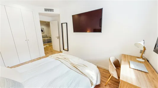 Rooms in Barcelona Sants-Montjuïc - photo 2