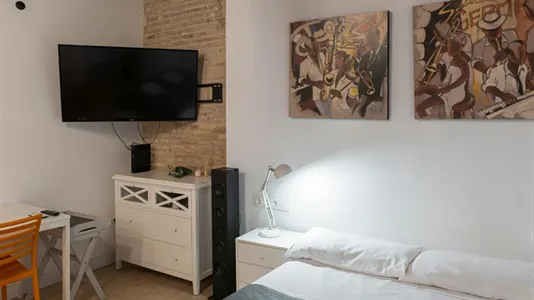 Apartments in Valencia Ciutat Vella - photo 6