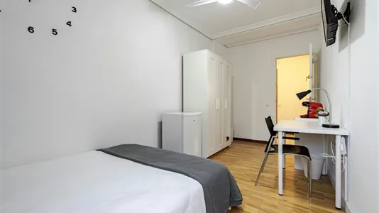 Rooms in Guadalajara - photo 4