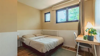 Room for rent in L'Haÿ-les-Roses, Île-de-France