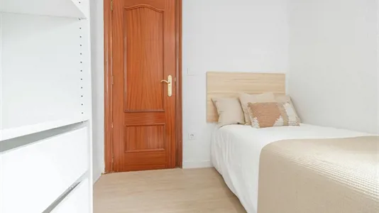 Rooms in el Camí de Vera - photo 2