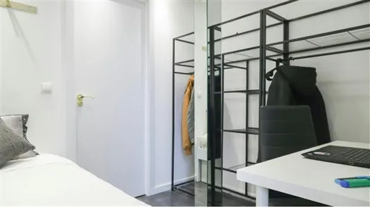 Rooms in Madrid Ciudad Lineal - photo 4