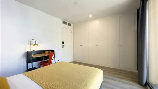 Rooms in Barcelona Ciutat Vella - photo 4