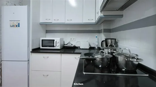 Rooms in Barcelona Eixample - photo 6