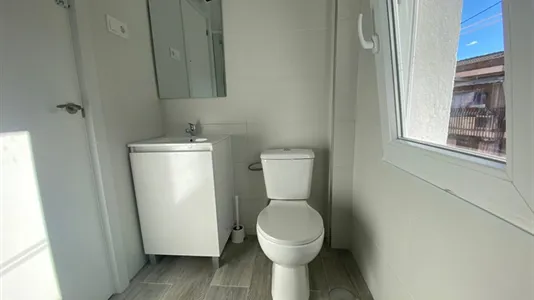 Rooms in Adaro - photo 5