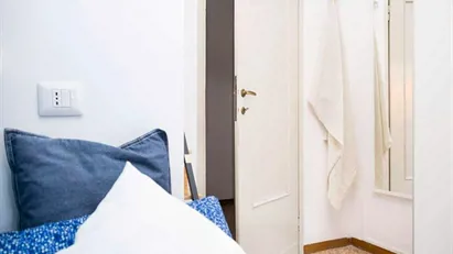 Room for rent in Milano Zona 8 - Fiera, Gallaratese, Quarto Oggiaro, Milan