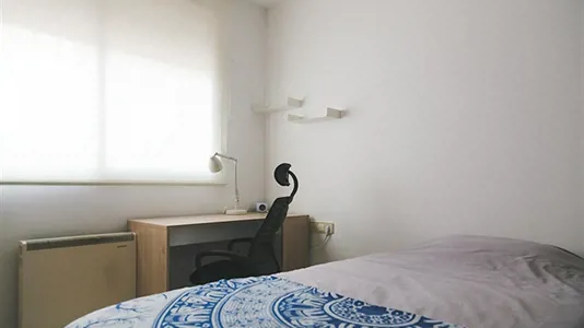 Rooms in Manresa - photo 2