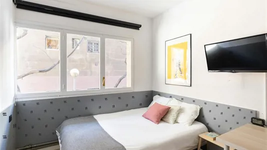 Rooms in Barcelona Eixample - photo 1