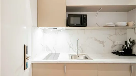 Rooms in Madrid Centro - photo 2