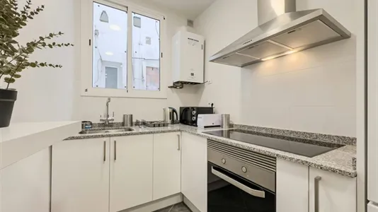 Rooms in Barcelona Ciutat Vella - photo 8