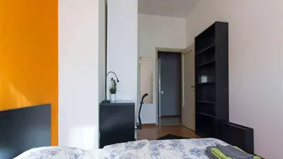 Room for rent in Milano Zona 8 - Fiera, Gallaratese, Quarto Oggiaro, Milan
