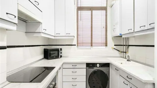 Rooms in Madrid Centro - photo 9