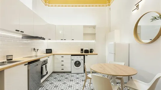 Rooms in Barcelona Ciutat Vella - photo 10