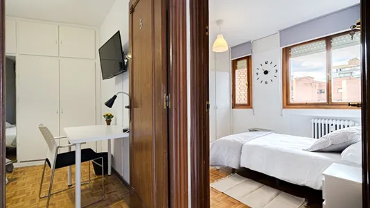 Rooms in Guadalajara - photo 6