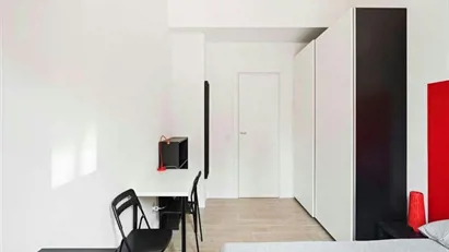 Room for rent in Milano Zona 6 - Barona, Lorenteggio, Milan