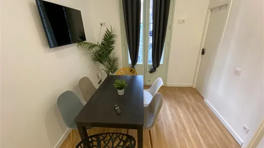 Rooms in Barcelona Ciutat Vella - photo 9