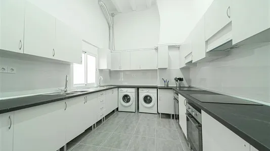 Rooms in Barcelona Ciutat Vella - photo 7