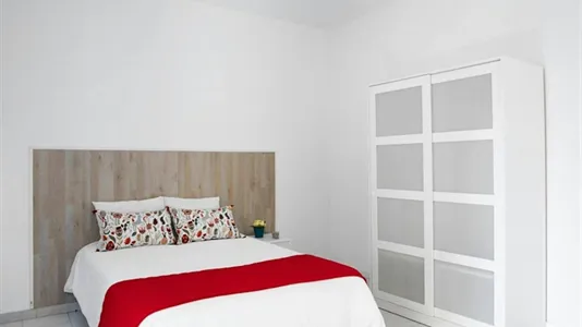 Rooms in Barcelona Ciutat Vella - photo 9
