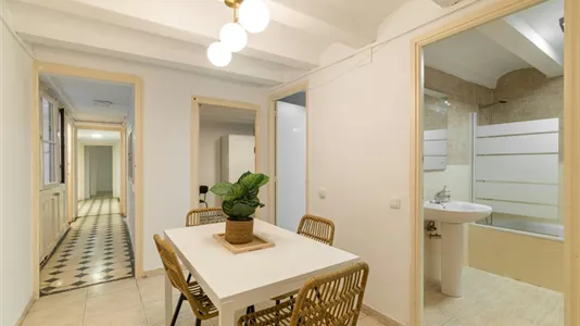 Rooms in Barcelona Ciutat Vella - photo 7