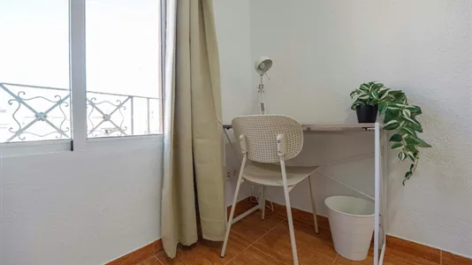 Rooms in el Camí de Vera - photo 6