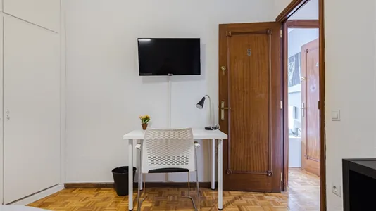 Rooms in Guadalajara - photo 8