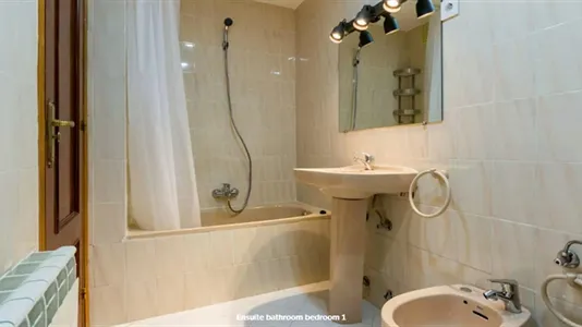 Rooms in Madrid Centro - photo 10
