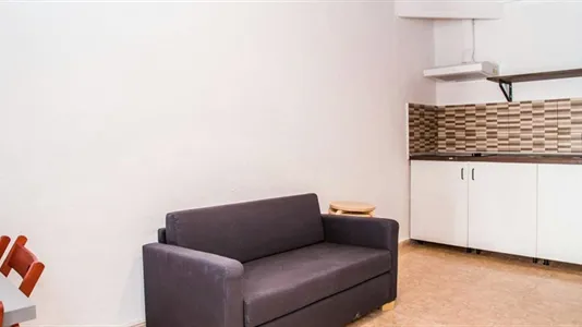 Rooms in Barcelona Ciutat Vella - photo 9