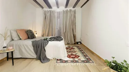 Rooms in Barcelona Ciutat Vella - photo 5
