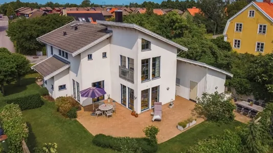 Houses in Burlöv - photo 1