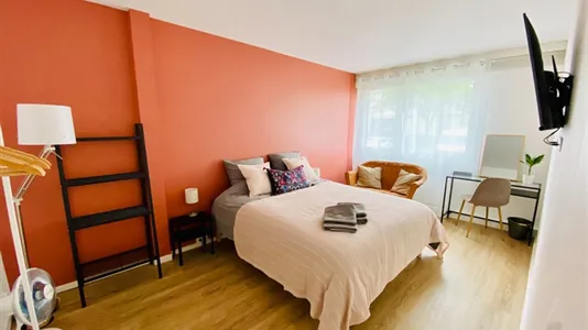 Apartments in Palaiseau - photo 5