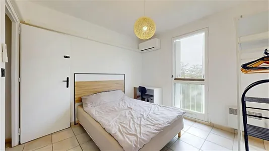 Apartments in Nîmes - photo 5
