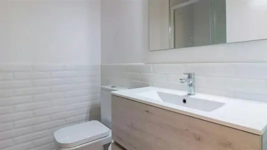 Rooms in Barcelona Ciutat Vella - photo 9