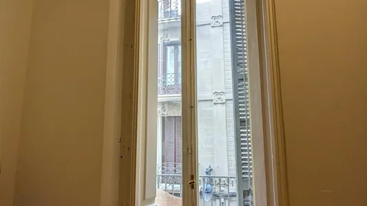 Rooms in Barcelona Ciutat Vella - photo 8