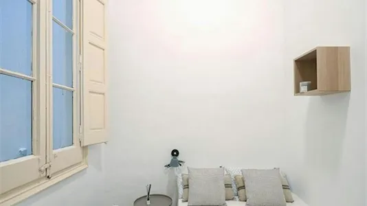 Rooms in Barcelona Ciutat Vella - photo 2