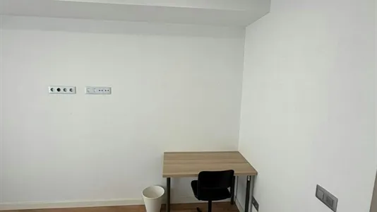 Rooms in Sabadell - photo 2
