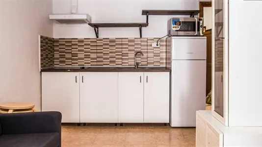 Rooms in Barcelona Ciutat Vella - photo 8