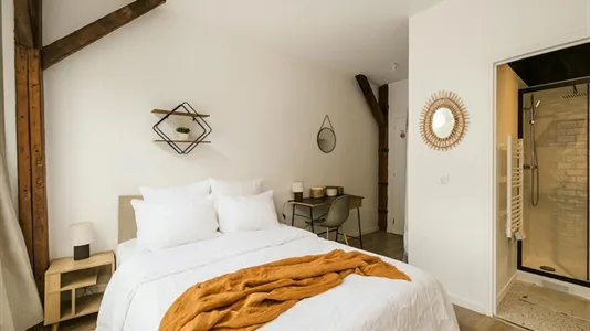 Apartments in Paris 18ème arrondissement - Montmartre - photo 2